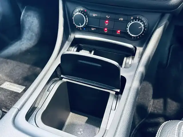 メルセデス・ベンツ ＣＬＡ１８０ Sブレイク AMG スタイル 大阪府 2018(平30)年 2.8万km コスモスブラック レーダーセーフティP/純正ナビ/TV/バックカメラ/applecarplay/ACC/ブラインドスポット/純正18インチAW/LEDヘッドライト/電動リアゲート/クリアランスソナー/パドルシフト/ハーフレザー/シートヒーター/ETC/ドラレコ/スマートイー