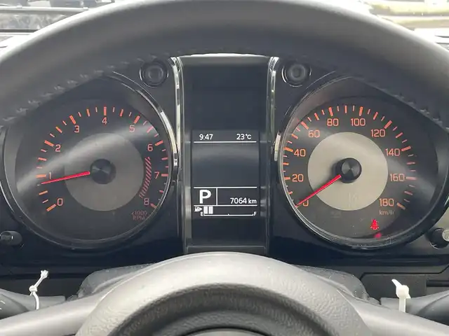 スズキ ジムニー シエラ 東京都 2024(令6)年 0.7万km 黒 シートヒーター　/ヒルディセントコントロール/ヘッドランプウォッシャー　/ＬＥＤヘッドライト　/撥水ファブリックシート　/１５インチジオランダー　/Ｂｌｕｅｔｏｏｔｈ　/・フルセグ　/・CD/DVD再生