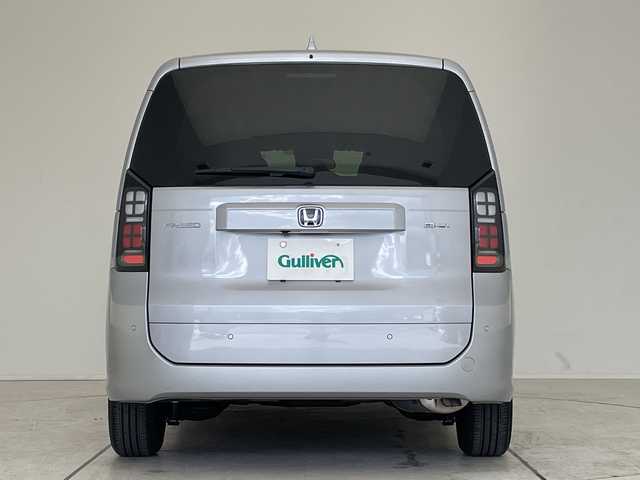 ホンダ フリード ハイブリット e:HEV AIR 愛知県 2025(令7)年 0.3万km ルナシルバーM ホンダセンシング/純正9型ディズプレイオーディオ　ナビ機能なし/両側パワースライドドア/レーダークルーズコントロール/バックカメラ/コーナーセンサー/LEDヘッドライト/レーンキープアシスト/オートマチックハイビーム/ステアリングスイッチ/衝突軽減システム/Bluetooth/スマートキー/プッシュスタート