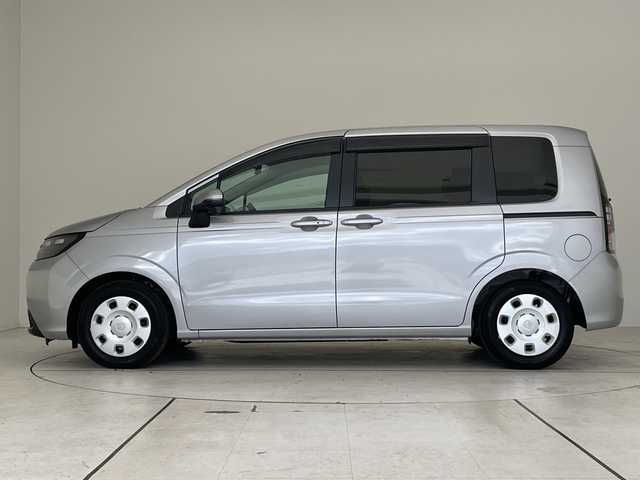 ホンダ フリード ハイブリット e:HEV AIR 愛知県 2025(令7)年 0.3万km ルナシルバーM ホンダセンシング/純正9型ディズプレイオーディオ　ナビ機能なし/両側パワースライドドア/レーダークルーズコントロール/バックカメラ/コーナーセンサー/LEDヘッドライト/レーンキープアシスト/オートマチックハイビーム/ステアリングスイッチ/衝突軽減システム/Bluetooth/スマートキー/プッシュスタート