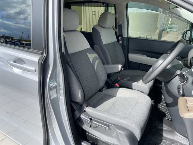 ホンダ フリード ハイブリット e:HEV AIR 愛知県 2025(令7)年 0.3万km ルナシルバーM ホンダセンシング/純正9型ディズプレイオーディオ　ナビ機能なし/両側パワースライドドア/レーダークルーズコントロール/バックカメラ/コーナーセンサー/LEDヘッドライト/レーンキープアシスト/オートマチックハイビーム/ステアリングスイッチ/衝突軽減システム/Bluetooth/スマートキー/プッシュスタート