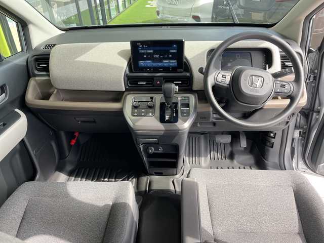 ホンダ フリード ハイブリット e:HEV AIR 愛知県 2025(令7)年 0.3万km ルナシルバーM ホンダセンシング/純正9型ディズプレイオーディオ　ナビ機能なし/両側パワースライドドア/レーダークルーズコントロール/バックカメラ/コーナーセンサー/LEDヘッドライト/レーンキープアシスト/オートマチックハイビーム/ステアリングスイッチ/衝突軽減システム/Bluetooth/スマートキー/プッシュスタート