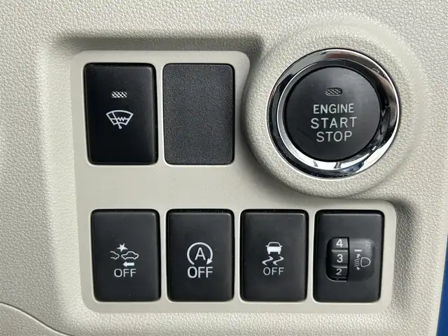 トヨタ パッソ X Lパッケージ S 道央・札幌 2017(平29)年 1.3万km ファインブルーマイカメタリック ・ワンオーナー/・４WD/・寒冷地仕様/・純正ナビ/・バックカメラ/・衝突軽減ブレーキ/・横滑り防止/・アイドリングストップ/・リヤコーナーセンサー/・ヘッドライトレベライザー/・ワイパーデアイサー/・フロントフォグライト/・プッシュスタート/・スマートキー/・ホイール付スタッドレス積込/・保証書/・取説