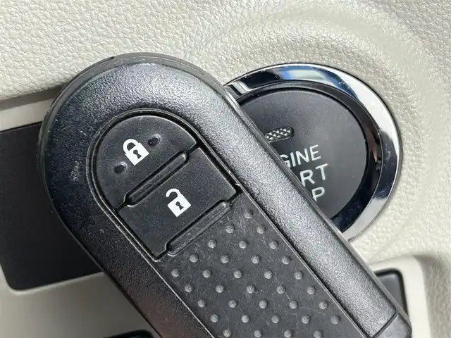 トヨタ パッソ X Lパッケージ S 道央・札幌 2017(平29)年 1.3万km ファインブルーマイカメタリック ・ワンオーナー/・４WD/・寒冷地仕様/・純正ナビ/・バックカメラ/・衝突軽減ブレーキ/・横滑り防止/・アイドリングストップ/・リヤコーナーセンサー/・ヘッドライトレベライザー/・ワイパーデアイサー/・フロントフォグライト/・プッシュスタート/・スマートキー/・ホイール付スタッドレス積込/・保証書/・取説