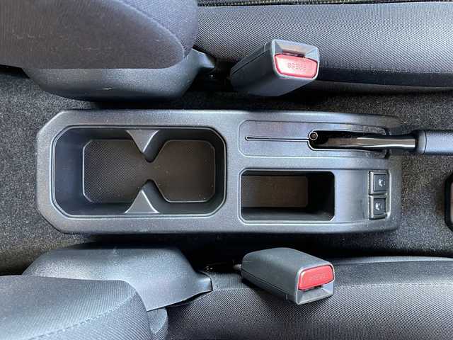 スズキ ジムニー シエラ JC 道東・釧路十勝 2024(令6)年 4.4万km ブルーイッシュブラックパール3 4WD/社外メモリナビ　/(AM/FM/フルセグTV/ＤＶＤ再生/Ｂｌｕｅｔｏｏｔｈ接続)　/前方ドライブレコーダー　/ＥＴＣ　/バックカメラ　/前席シートヒーター　/クルーズコントロール　/リアコーナーセンサー　/レーンアシスト　/デュアルセンサーブレーキサポート/横滑り防止装置/アイドリングストップ　/スマートキー/プッシュスタート/純正LEDヘッドライト/純正15インチアルミホイール/社外フロアマット