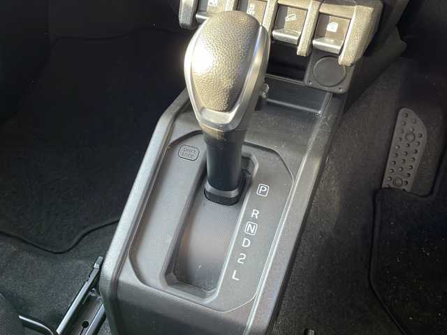 スズキ ジムニー シエラ JC 道東・釧路十勝 2024(令6)年 4.4万km ブルーイッシュブラックパール3 4WD/社外メモリナビ　/(AM/FM/フルセグTV/ＤＶＤ再生/Ｂｌｕｅｔｏｏｔｈ接続)　/前方ドライブレコーダー　/ＥＴＣ　/バックカメラ　/前席シートヒーター　/クルーズコントロール　/リアコーナーセンサー　/レーンアシスト　/デュアルセンサーブレーキサポート/横滑り防止装置/アイドリングストップ　/スマートキー/プッシュスタート/純正LEDヘッドライト/純正15インチアルミホイール/社外フロアマット