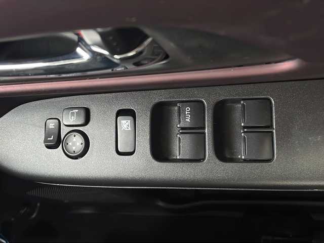 スズキ スペーシア カスタム HYBRID XS 山口県 2025(令7)年 1.3万km ブルーイッシュブラックパール3 社外メモリナビ【MDV-D310】/・ワンセグテレビ/・Bluetooth/・AM/FM/CD/DVD/・AUX/・USB／iPod/・SMART USEN/バックカメラ/ドライブレコーダー/両側パワースライドドア/スマートキー/プッシュスタート/電動パーキングブレーキ/ヘッドアップディスプレイ/シートヒーター（運転席＋助手席）/ステアリングヒーター/シガーソケット/USB入力端子×２/サーキュレーター/デュアルセンサーブレーキサポートII/・誤発進抑制機能/・後方誤発進抑制機能/・低速時ブレーキサポート/・パーキングセンサー/・車線逸脱警報機能/・車線逸脱抑制機能/・ふらつき警報機能/・発進お知らせ機能/・標識認識機能/・ヘッドアップディスプレイ/・アダプティブクルーズコントロール/・車線維持支援機能/純正15インチAW