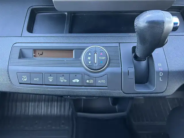 ホンダ フリード スパイク ハイブリット ジャストセレクション 愛知県 2012(平24)年 9.1万km モダンスティールM /禁煙//黒半革シート//純正フリップダウンモニター//純正ナビ//CD/DVD/BT/MSV/USB/地デジTV//バックカメラ//ドライブレコーダー//ETC//両側パワースライドドア//クルーズコントロール//LEDオートライト//革巻きステアリング//ステアリングスイッチ//横滑り防止装置//盗難防止装置//電動格納ウインカーミラー//バニティミラー//純正フロアマット//ドアバイザー//ホイールキャップ//スペアスマートキー//新車時保証書//取扱説明書