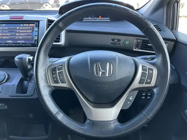 ホンダ フリード スパイク ハイブリット ジャストセレクション 愛知県 2012(平24)年 9.1万km モダンスティールM /禁煙//黒半革シート//純正フリップダウンモニター//純正ナビ//CD/DVD/BT/MSV/USB/地デジTV//バックカメラ//ドライブレコーダー//ETC//両側パワースライドドア//クルーズコントロール//LEDオートライト//革巻きステアリング//ステアリングスイッチ//横滑り防止装置//盗難防止装置//電動格納ウインカーミラー//バニティミラー//純正フロアマット//ドアバイザー//ホイールキャップ//スペアスマートキー//新車時保証書//取扱説明書