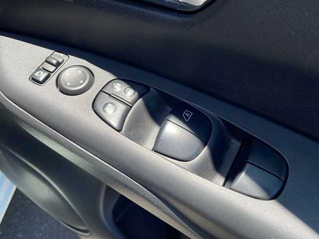 日産 セレナ ハイウェイスター プロパイロットED 長野県 2016(平28)年 5.3万km ブリリアントホワイトパール プロパイロット/純正9インチナビ/     フルセグ/Bluetooth/CD/DVD/Blu-ray/純正フリップダウンモニター/両側パワースライドドア/フロント/バックソナー/LEDヘッドライト/バックカメラ/純正16インチアルミホイール/二列目ロールサンシェード/バックテーブル/ステアリングスイッチ/ETC/電子パーキングブレーキ/AUTOHOLD