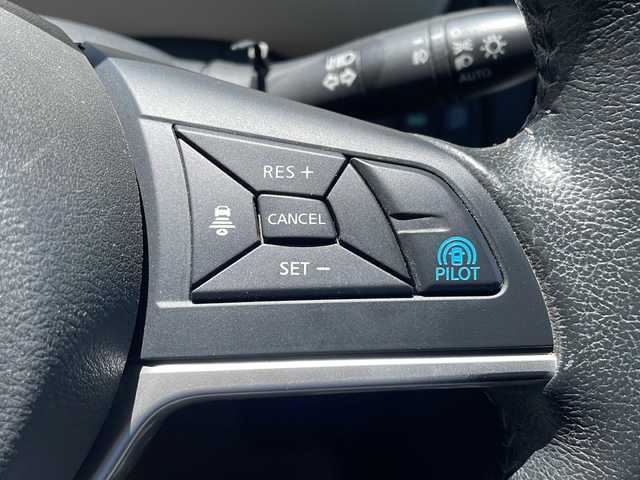 日産 セレナ ハイウェイスター プロパイロットED 長野県 2016(平28)年 5.3万km ブリリアントホワイトパール プロパイロット/純正9インチナビ/     フルセグ/Bluetooth/CD/DVD/Blu-ray/純正フリップダウンモニター/両側パワースライドドア/フロント/バックソナー/LEDヘッドライト/バックカメラ/純正16インチアルミホイール/二列目ロールサンシェード/バックテーブル/ステアリングスイッチ/ETC/電子パーキングブレーキ/AUTOHOLD