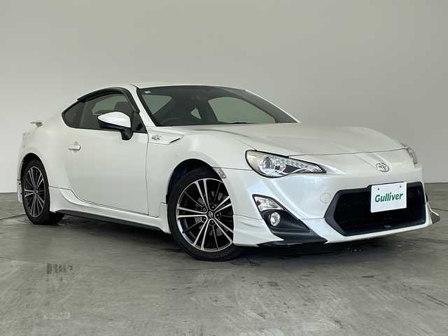 トヨタ ８６ GT リミテッド 兵庫県 2012(平24)年 8.1万km サテンホワイトパール 純正メモリナビ　フルセグ　Ｂｌｕｅｔｏｏｔｈオーディオ　スマートキー　プッシュスタート　ＬＥＤヘッドライト　純正１７インチアルミ　前席シートヒーター　純正フロアマット　オートライト　ＥＴＣ　エアロ