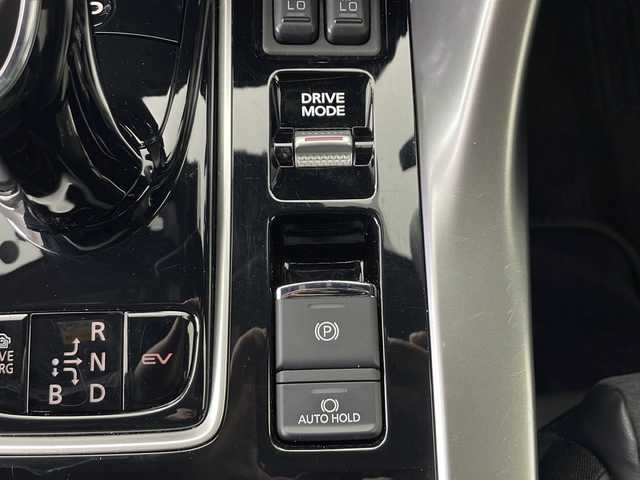三菱 エクリプス クロス ＰＨＥＶ ブラックエディション 秋田県 2023(令5)年 1万km アメジストブラック 4WD/純正ナビ（Bluetooth/フルセグTV/USB）/マイパイロット/全方位カメラ/オートクルーズコントロール/ハーフレザーシート/D席パワーシート/前後席シートヒーター/ステアリングヒーター/LEDヘッドライト/パドルシフト/パワーバックドア/ヘッドアップディスプレイ/ETC2.0/AC100V1500W電源/衝突被害軽減ブレーキシステム[FCM]/車線逸脱警報システム［LDW］/オートマチックハイビーム［AHB］/スマートキー