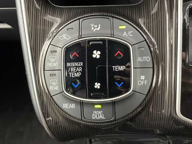 トヨタ エスクァイア Gi プレミアムパッケージ 道央・札幌 2018(平30)年 5.5万km スパークリングブラックパールクリスタルシャイン ・４WD / 寒冷地仕様/・トヨタセーフティセンス/・プリクラッシュセーフティ/・クルーズコントロール/・carrozzeria ナビ/・DVD.CD.SD.フルセグ/・Bluetooth  /バックカメラ/・両側パワースライドドア/・純正エンジンスターター/・ステアリングヒーター/ウッドコンビハンドル/・ハーフレザーシート/シートヒーター/・LEDヘッドライト/オートライト/・オートハイビーム/・ビルトインETC/・純正アルミ付きサマータイヤ積込/・保証書/取扱説明書