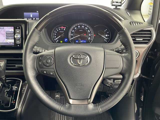 トヨタ エスクァイア Gi プレミアムパッケージ 道央・札幌 2018(平30)年 5.5万km スパークリングブラックパールクリスタルシャイン ・４WD / 寒冷地仕様/・トヨタセーフティセンス/・プリクラッシュセーフティ/・クルーズコントロール/・carrozzeria ナビ/・DVD.CD.SD.フルセグ/・Bluetooth  /バックカメラ/・両側パワースライドドア/・純正エンジンスターター/・ステアリングヒーター/ウッドコンビハンドル/・ハーフレザーシート/シートヒーター/・LEDヘッドライト/オートライト/・オートハイビーム/・ビルトインETC/・純正アルミ付きサマータイヤ積込/・保証書/取扱説明書