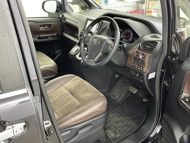 トヨタ エスクァイア Gi プレミアムパッケージ 道央・札幌 2018(平30)年 5.5万km スパークリングブラックパールクリスタルシャイン ・４WD / 寒冷地仕様/・トヨタセーフティセンス/・プリクラッシュセーフティ/・クルーズコントロール/・carrozzeria ナビ/・DVD.CD.SD.フルセグ/・Bluetooth  /バックカメラ/・両側パワースライドドア/・純正エンジンスターター/・ステアリングヒーター/ウッドコンビハンドル/・ハーフレザーシート/シートヒーター/・LEDヘッドライト/オートライト/・オートハイビーム/・ビルトインETC/・純正アルミ付きサマータイヤ積込/・保証書/取扱説明書