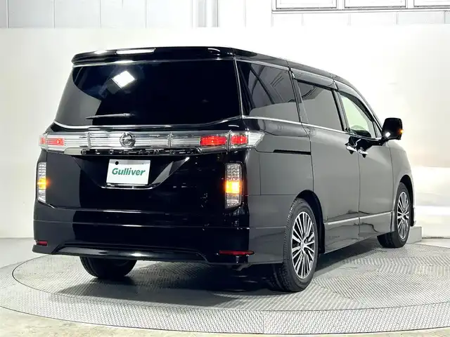 日産 エルグランド 250ハイウェイスターS 大阪府 2017(平29)年 1.7万km ファントムブラック 純正ナビ(フルセグ/CD再生/Bluetooth) 360カメラ 両側パワースライドドア クルコン クリアランスソナー ハーフレザー オットマン スマートキー 100V電源 ワンオーナー