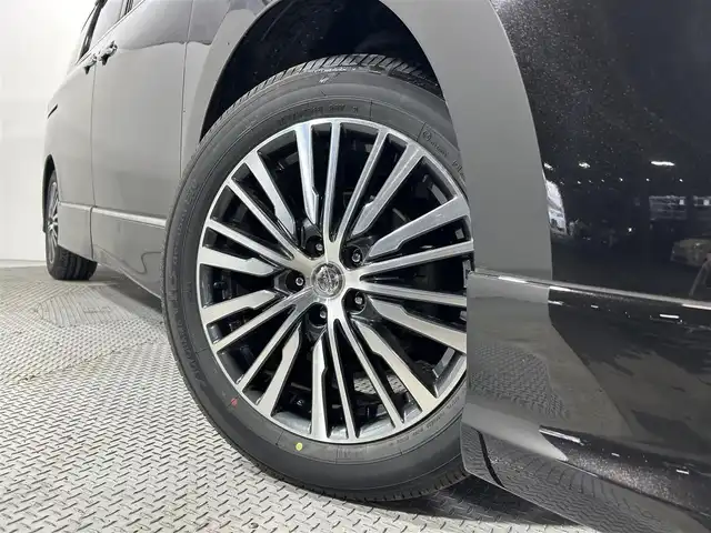 日産 エルグランド 250ハイウェイスターS 大阪府 2017(平29)年 1.7万km ファントムブラック 純正ナビ(フルセグ/CD再生/Bluetooth) 360カメラ 両側パワースライドドア クルコン クリアランスソナー ハーフレザー オットマン スマートキー 100V電源 ワンオーナー