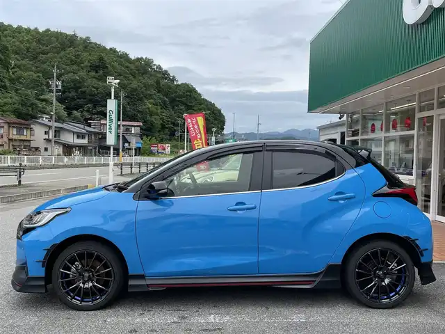 トヨタ ヤリス ハイブリッド Z 岐阜県 2021(令3)年 2.4万km ブラック/シアンメタリック 純正メモリナビ/AM FM BT USB/バックカメラ/追従式クルーズコントロール/前後コーナーセンサー/前後ドライブレコーダー/純正フロアマット/フルエアロ/純正フロアマット/オートライト/ウインカーミラー/LEDライト