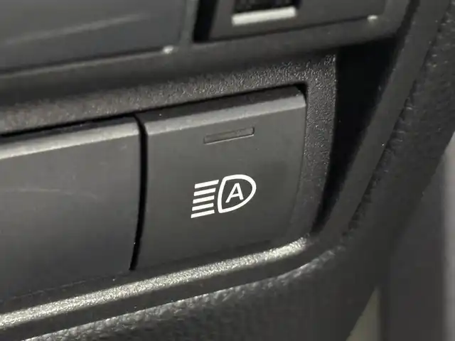 トヨタ ヤリス X 大分県 2020(令2)年 6万km ホワイトパールクリスタルシャイン ・純正ナビ(USB.BT.Miracast)/・バックカメラ/・プリクラッシュセーフティ/・レーンキープアシスト/・ブラインドスポットモニター/・コーナーセンサー/・ETC/・オートハイビーム/・オートライト/・スマートキー/・プッシュスタート/・純正フロアマット