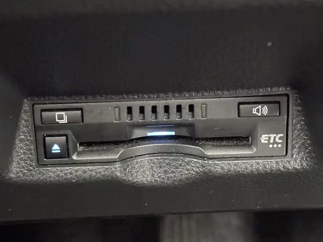 トヨタ ヤリス X 大分県 2020(令2)年 6万km ホワイトパールクリスタルシャイン ・純正ナビ(USB.BT.Miracast)/・バックカメラ/・プリクラッシュセーフティ/・レーンキープアシスト/・ブラインドスポットモニター/・コーナーセンサー/・ETC/・オートハイビーム/・オートライト/・スマートキー/・プッシュスタート/・純正フロアマット