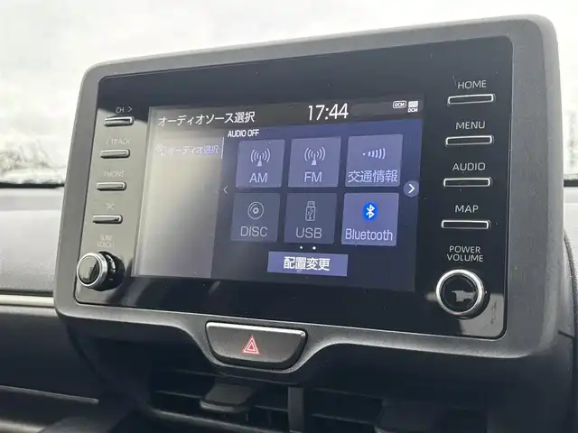 トヨタ ヤリス X 大分県 2020(令2)年 6万km ホワイトパールクリスタルシャイン ・純正ナビ(USB.BT.Miracast)/・バックカメラ/・プリクラッシュセーフティ/・レーンキープアシスト/・ブラインドスポットモニター/・コーナーセンサー/・ETC/・オートハイビーム/・オートライト/・スマートキー/・プッシュスタート/・純正フロアマット