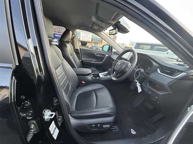 トヨタ ＲＡＶ４ G 三重県 2020(令2)年 2万km アティチュードブラックマイカ 純正9型ナビ/フルセグTV/バックカメラ/デジタルインナーミラー/ETC/BSM/シートヒーター/レーダークルーズコントロール/クリアランスソナー/LEDヘッドライト/シートメモリー/パワーバックドア/ステアリングヒーター/オートマチックハイビーム/HDMI入力端子/電動格納ミラー/禁煙車