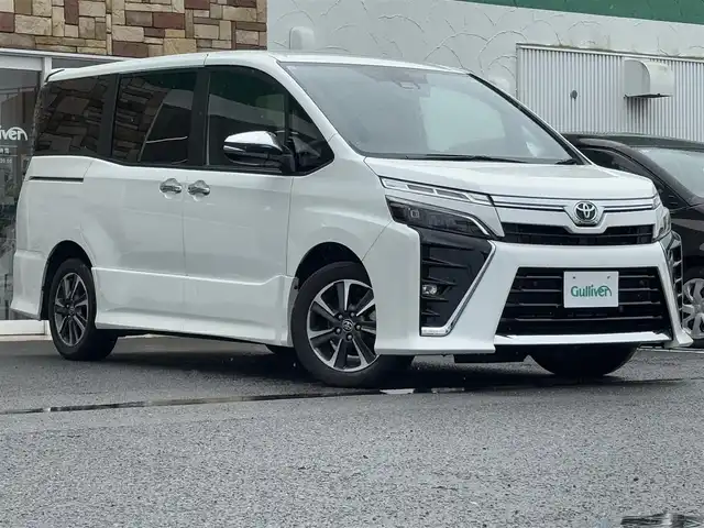 トヨタ ヴォクシー ZS 煌Ⅲ 徳島県 2021(令3)年 2.6万km ホワイトパールクリスタルシャイン 純正9インチナビ　NSZN-Y68T/AM/FM/Bluetooth/DISC/SD/フルセグTV/両側電動スライドドア/前後ドライブレコーダー/ETC/コーナーセンサー/フリップダウンモニター/ハーフレザーシート/アイドリングストップ/バックカメラ/クルーズコントロール/フォグライト/LEDヘッドライト/スマートキー/プッシュスタート/純正フロアマット/純正16インチアルミホイール