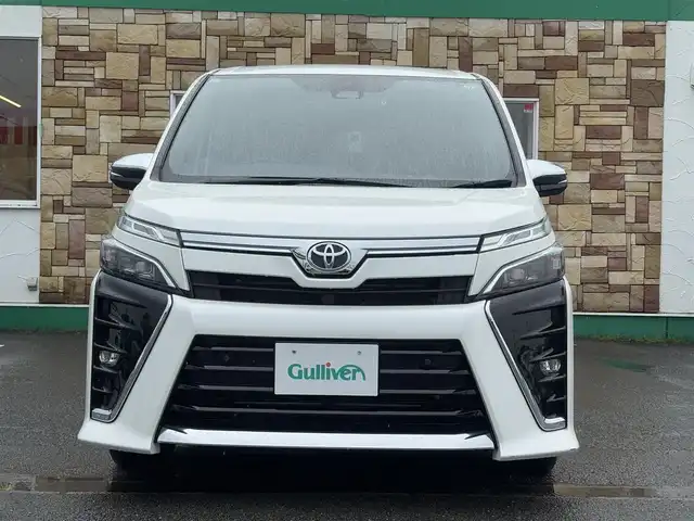 トヨタ ヴォクシー ZS 煌Ⅲ 徳島県 2021(令3)年 2.6万km ホワイトパールクリスタルシャイン 純正9インチナビ　NSZN-Y68T/AM/FM/Bluetooth/DISC/SD/フルセグTV/両側電動スライドドア/前後ドライブレコーダー/ETC/コーナーセンサー/フリップダウンモニター/ハーフレザーシート/アイドリングストップ/バックカメラ/クルーズコントロール/フォグライト/LEDヘッドライト/スマートキー/プッシュスタート/純正フロアマット/純正16インチアルミホイール