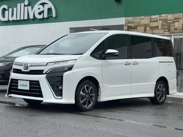 トヨタ ヴォクシー ZS 煌Ⅲ 徳島県 2021(令3)年 2.6万km ホワイトパールクリスタルシャイン 純正9インチナビ　NSZN-Y68T/AM/FM/Bluetooth/DISC/SD/フルセグTV/両側電動スライドドア/前後ドライブレコーダー/ETC/コーナーセンサー/フリップダウンモニター/ハーフレザーシート/アイドリングストップ/バックカメラ/クルーズコントロール/フォグライト/LEDヘッドライト/スマートキー/プッシュスタート/純正フロアマット/純正16インチアルミホイール