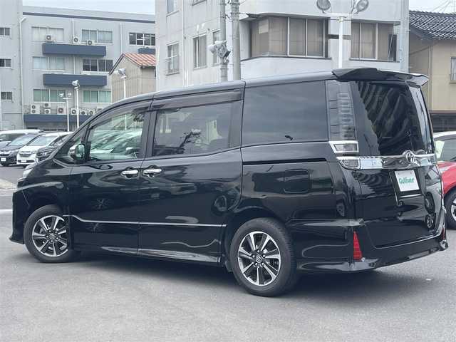 トヨタ ヴォクシー ZS 煌 島根県 2018(平30)年 5.7万km イナズマスパーキングブラックガラスフレーク 純正９インチナビ　/フルセグ　/ＤＶＤ再生　/Ｂｌｕｅｔｏｏｔｈ　/バックカメラ　/両側パワースライドドア　/ビルトインＥＴＣ/衝突軽減ブレーキ/レーンキープアシスト/クルーズコントロール　/オートハイビーム/スマートキー/プッシュスタート　/純正LEDヘッドライト　/純正フロアマット