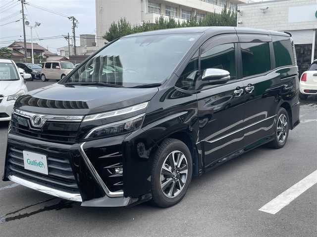 トヨタ ヴォクシー ZS 煌 島根県 2018(平30)年 5.7万km イナズマスパーキングブラックガラスフレーク 純正９インチナビ　/フルセグ　/ＤＶＤ再生　/Ｂｌｕｅｔｏｏｔｈ　/バックカメラ　/両側パワースライドドア　/ビルトインＥＴＣ/衝突軽減ブレーキ/レーンキープアシスト/クルーズコントロール　/オートハイビーム/スマートキー/プッシュスタート　/純正LEDヘッドライト　/純正フロアマット