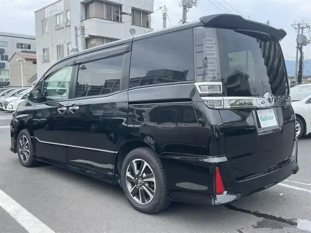 トヨタ ヴォクシー ZS 煌 島根県 2018(平30)年 5.7万km イナズマスパーキングブラックガラスフレーク 純正９インチナビ　/フルセグ　/ＤＶＤ再生　/Ｂｌｕｅｔｏｏｔｈ　/バックカメラ　/両側パワースライドドア　/ビルトインＥＴＣ/衝突軽減ブレーキ/レーンキープアシスト/クルーズコントロール　/オートハイビーム/スマートキー/プッシュスタート　/純正LEDヘッドライト　/純正フロアマット