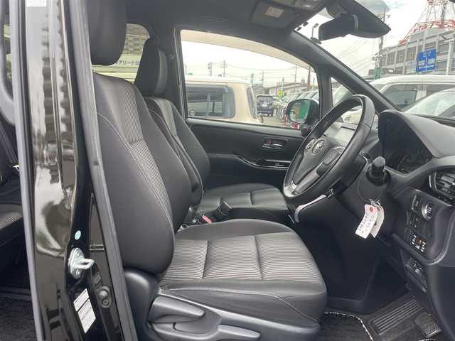 トヨタ ヴォクシー ZS 煌 島根県 2018(平30)年 5.7万km イナズマスパーキングブラックガラスフレーク 純正９インチナビ　/フルセグ　/ＤＶＤ再生　/Ｂｌｕｅｔｏｏｔｈ　/バックカメラ　/両側パワースライドドア　/ビルトインＥＴＣ/衝突軽減ブレーキ/レーンキープアシスト/クルーズコントロール　/オートハイビーム/スマートキー/プッシュスタート　/純正LEDヘッドライト　/純正フロアマット