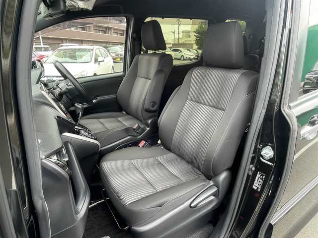 トヨタ ヴォクシー ZS 煌 島根県 2018(平30)年 5.7万km イナズマスパーキングブラックガラスフレーク 純正９インチナビ　/フルセグ　/ＤＶＤ再生　/Ｂｌｕｅｔｏｏｔｈ　/バックカメラ　/両側パワースライドドア　/ビルトインＥＴＣ/衝突軽減ブレーキ/レーンキープアシスト/クルーズコントロール　/オートハイビーム/スマートキー/プッシュスタート　/純正LEDヘッドライト　/純正フロアマット