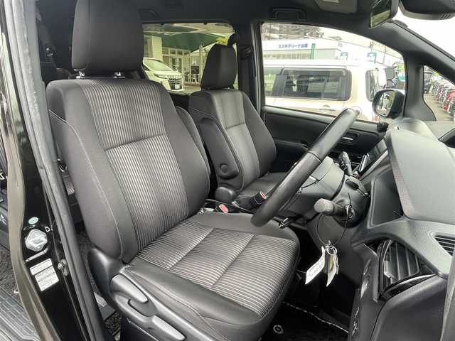 トヨタ ヴォクシー ZS 煌 島根県 2018(平30)年 5.7万km イナズマスパーキングブラックガラスフレーク 純正９インチナビ　/フルセグ　/ＤＶＤ再生　/Ｂｌｕｅｔｏｏｔｈ　/バックカメラ　/両側パワースライドドア　/ビルトインＥＴＣ/衝突軽減ブレーキ/レーンキープアシスト/クルーズコントロール　/オートハイビーム/スマートキー/プッシュスタート　/純正LEDヘッドライト　/純正フロアマット