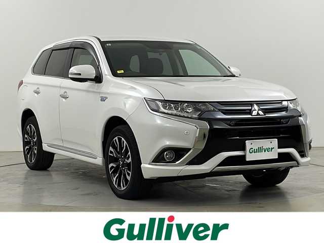 三菱 アウトランダー ＰＨＥＶ G ナビパッケージ 道央・札幌 2015(平27)年 5.1万km シルキーホワイト ・4WD/ e-Assist/・衝突被害軽減ブレーキシステム/・車線逸脱警報システム/・レーダークルーズコントロールシステム/・オートマチックハイビーム/・純正ナビ　全方位カメラ/・DVD.CD.SD.Bluetooth.フルセグ/・パワーバックドア /・ハーフレザーシート/パワーシート/・運転席・助手席シートヒーター/・AC100V /充電ケーブル有り/・電気温水式ヒーター/・ドライブレコーダー/ETC/・ステアリングヒーター/パドルシフト/・取扱説明書/保証証