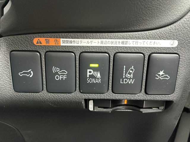 三菱 アウトランダー ＰＨＥＶ G ナビパッケージ 道央・札幌 2015(平27)年 5.1万km シルキーホワイト ・4WD/ e-Assist/・衝突被害軽減ブレーキシステム/・車線逸脱警報システム/・レーダークルーズコントロールシステム/・オートマチックハイビーム/・純正ナビ　全方位カメラ/・DVD.CD.SD.Bluetooth.フルセグ/・パワーバックドア /・ハーフレザーシート/パワーシート/・運転席・助手席シートヒーター/・AC100V /充電ケーブル有り/・電気温水式ヒーター/・ドライブレコーダー/ETC/・ステアリングヒーター/パドルシフト/・取扱説明書/保証証