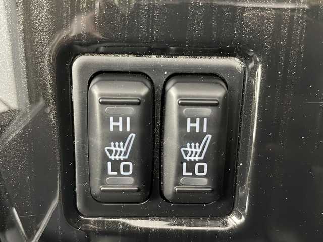 三菱 アウトランダー ＰＨＥＶ G ナビパッケージ 道央・札幌 2015(平27)年 5.1万km シルキーホワイト ・4WD/ e-Assist/・衝突被害軽減ブレーキシステム/・車線逸脱警報システム/・レーダークルーズコントロールシステム/・オートマチックハイビーム/・純正ナビ　全方位カメラ/・DVD.CD.SD.Bluetooth.フルセグ/・パワーバックドア /・ハーフレザーシート/パワーシート/・運転席・助手席シートヒーター/・AC100V /充電ケーブル有り/・電気温水式ヒーター/・ドライブレコーダー/ETC/・ステアリングヒーター/パドルシフト/・取扱説明書/保証証