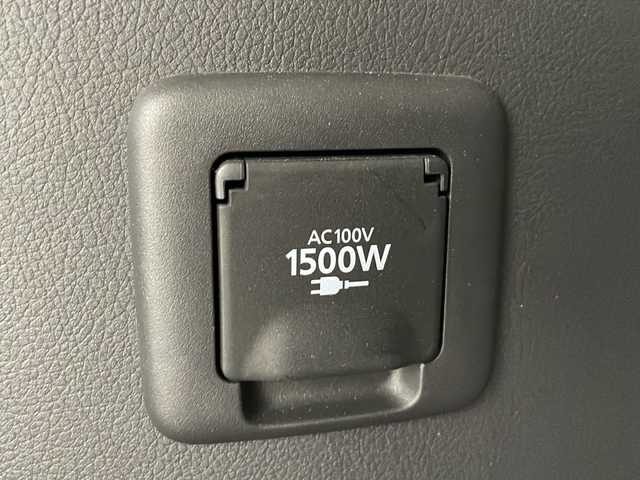 三菱 アウトランダー ＰＨＥＶ G ナビパッケージ 道央・札幌 2015(平27)年 5.1万km シルキーホワイト ・4WD/ e-Assist/・衝突被害軽減ブレーキシステム/・車線逸脱警報システム/・レーダークルーズコントロールシステム/・オートマチックハイビーム/・純正ナビ　全方位カメラ/・DVD.CD.SD.Bluetooth.フルセグ/・パワーバックドア /・ハーフレザーシート/パワーシート/・運転席・助手席シートヒーター/・AC100V /充電ケーブル有り/・電気温水式ヒーター/・ドライブレコーダー/ETC/・ステアリングヒーター/パドルシフト/・取扱説明書/保証証
