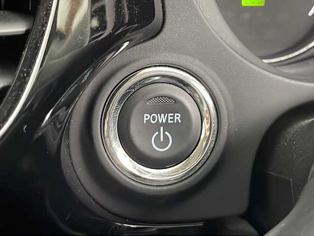 三菱 アウトランダー ＰＨＥＶ G ナビパッケージ 道央・札幌 2015(平27)年 5.1万km シルキーホワイト ・4WD/ e-Assist/・衝突被害軽減ブレーキシステム/・車線逸脱警報システム/・レーダークルーズコントロールシステム/・オートマチックハイビーム/・純正ナビ　全方位カメラ/・DVD.CD.SD.Bluetooth.フルセグ/・パワーバックドア /・ハーフレザーシート/パワーシート/・運転席・助手席シートヒーター/・AC100V /充電ケーブル有り/・電気温水式ヒーター/・ドライブレコーダー/ETC/・ステアリングヒーター/パドルシフト/・取扱説明書/保証証