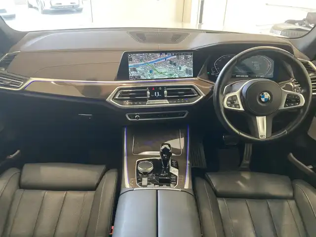 ＢＭＷ ＢＭＷ Ｘ５ xDrive 40d Mスポーツ 熊本県 2022(令4)年 2.6万km ミネラルホワイト ・スマートキー/・プッシュスタート/・インテリジェントセーフティ/・注意喚起アシスト/・ステアリングアシスト/・PDC自動起動/・アクティブPDC緊急ブレーキ/・パーキングアシスト/・速度アシスト/・クルーズコントロール(追従式)/・ハイビームアシスト/・黒革シート/・4席パワーシート /・前席エアシート /・4席シートヒーター /・純正メモリナビ/　【Bluetooth・USB・AppleCarPlay】/・harman/kardonサウンドシステム/・フルセグTV/・全方位カメラ/・ETC/・ドライブレコーダー(前後録画)/・ヘッドアップディスプレイ/・HOT & COOLドリンクホルルダー/・パワーバックドア/・LEDヘッドランプ/・純正マット/・保証書/取説