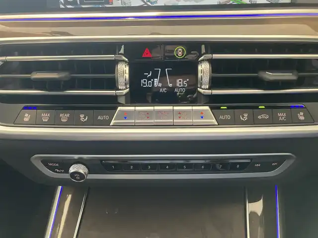 ＢＭＷ ＢＭＷ Ｘ５ xDrive 40d Mスポーツ 熊本県 2022(令4)年 2.6万km ミネラルホワイト ・スマートキー/・プッシュスタート/・インテリジェントセーフティ/・注意喚起アシスト/・ステアリングアシスト/・PDC自動起動/・アクティブPDC緊急ブレーキ/・パーキングアシスト/・速度アシスト/・クルーズコントロール(追従式)/・ハイビームアシスト/・黒革シート/・4席パワーシート /・前席エアシート /・4席シートヒーター /・純正メモリナビ/　【Bluetooth・USB・AppleCarPlay】/・harman/kardonサウンドシステム/・フルセグTV/・全方位カメラ/・ETC/・ドライブレコーダー(前後録画)/・ヘッドアップディスプレイ/・HOT & COOLドリンクホルルダー/・パワーバックドア/・LEDヘッドランプ/・純正マット/・保証書/取説