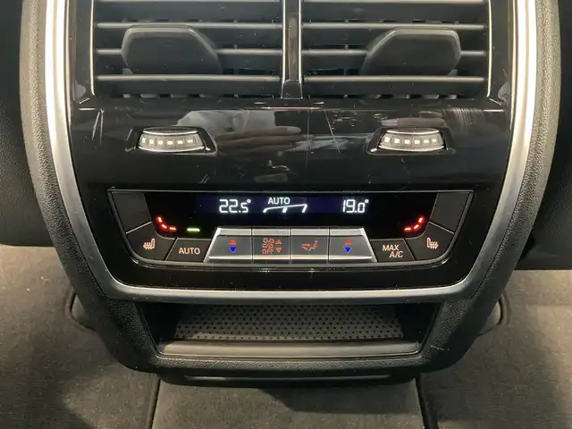 ＢＭＷ ＢＭＷ Ｘ５ xDrive 40d Mスポーツ 熊本県 2022(令4)年 2.6万km ミネラルホワイト ・スマートキー/・プッシュスタート/・インテリジェントセーフティ/・注意喚起アシスト/・ステアリングアシスト/・PDC自動起動/・アクティブPDC緊急ブレーキ/・パーキングアシスト/・速度アシスト/・クルーズコントロール(追従式)/・ハイビームアシスト/・黒革シート/・4席パワーシート /・前席エアシート /・4席シートヒーター /・純正メモリナビ/　【Bluetooth・USB・AppleCarPlay】/・harman/kardonサウンドシステム/・フルセグTV/・全方位カメラ/・ETC/・ドライブレコーダー(前後録画)/・ヘッドアップディスプレイ/・HOT & COOLドリンクホルルダー/・パワーバックドア/・LEDヘッドランプ/・純正マット/・保証書/取説