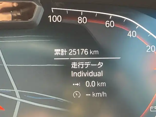 ＢＭＷ ＢＭＷ Ｘ５ xDrive 40d Mスポーツ 熊本県 2022(令4)年 2.6万km ミネラルホワイト ・スマートキー/・プッシュスタート/・インテリジェントセーフティ/・注意喚起アシスト/・ステアリングアシスト/・PDC自動起動/・アクティブPDC緊急ブレーキ/・パーキングアシスト/・速度アシスト/・クルーズコントロール(追従式)/・ハイビームアシスト/・黒革シート/・4席パワーシート /・前席エアシート /・4席シートヒーター /・純正メモリナビ/　【Bluetooth・USB・AppleCarPlay】/・harman/kardonサウンドシステム/・フルセグTV/・全方位カメラ/・ETC/・ドライブレコーダー(前後録画)/・ヘッドアップディスプレイ/・HOT & COOLドリンクホルルダー/・パワーバックドア/・LEDヘッドランプ/・純正マット/・保証書/取説
