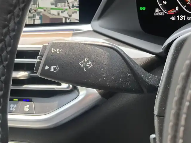 ＢＭＷ ＢＭＷ Ｘ５ xDrive 40d Mスポーツ 熊本県 2022(令4)年 2.6万km ミネラルホワイト ・スマートキー/・プッシュスタート/・インテリジェントセーフティ/・注意喚起アシスト/・ステアリングアシスト/・PDC自動起動/・アクティブPDC緊急ブレーキ/・パーキングアシスト/・速度アシスト/・クルーズコントロール(追従式)/・ハイビームアシスト/・黒革シート/・4席パワーシート /・前席エアシート /・4席シートヒーター /・純正メモリナビ/　【Bluetooth・USB・AppleCarPlay】/・harman/kardonサウンドシステム/・フルセグTV/・全方位カメラ/・ETC/・ドライブレコーダー(前後録画)/・ヘッドアップディスプレイ/・HOT & COOLドリンクホルルダー/・パワーバックドア/・LEDヘッドランプ/・純正マット/・保証書/取説