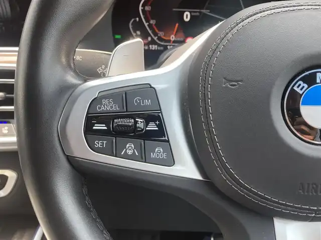 ＢＭＷ ＢＭＷ Ｘ５ xDrive 40d Mスポーツ 熊本県 2022(令4)年 2.6万km ミネラルホワイト ・スマートキー/・プッシュスタート/・インテリジェントセーフティ/・注意喚起アシスト/・ステアリングアシスト/・PDC自動起動/・アクティブPDC緊急ブレーキ/・パーキングアシスト/・速度アシスト/・クルーズコントロール(追従式)/・ハイビームアシスト/・黒革シート/・4席パワーシート /・前席エアシート /・4席シートヒーター /・純正メモリナビ/　【Bluetooth・USB・AppleCarPlay】/・harman/kardonサウンドシステム/・フルセグTV/・全方位カメラ/・ETC/・ドライブレコーダー(前後録画)/・ヘッドアップディスプレイ/・HOT & COOLドリンクホルルダー/・パワーバックドア/・LEDヘッドランプ/・純正マット/・保証書/取説