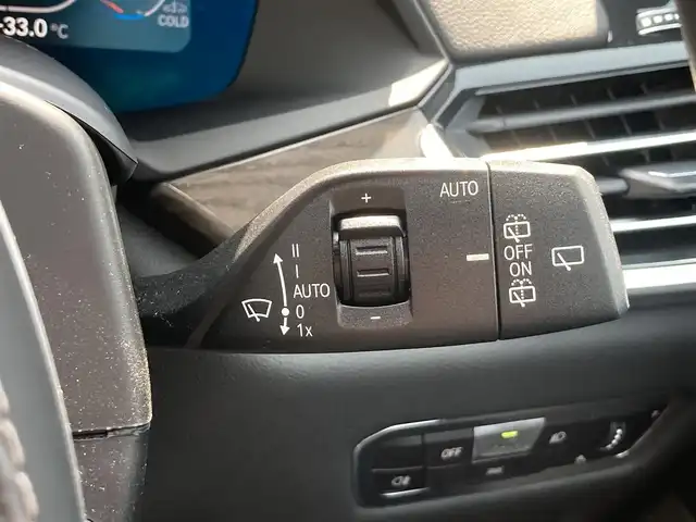 ＢＭＷ ＢＭＷ Ｘ５ xDrive 40d Mスポーツ 熊本県 2022(令4)年 2.6万km ミネラルホワイト ・スマートキー/・プッシュスタート/・インテリジェントセーフティ/・注意喚起アシスト/・ステアリングアシスト/・PDC自動起動/・アクティブPDC緊急ブレーキ/・パーキングアシスト/・速度アシスト/・クルーズコントロール(追従式)/・ハイビームアシスト/・黒革シート/・4席パワーシート /・前席エアシート /・4席シートヒーター /・純正メモリナビ/　【Bluetooth・USB・AppleCarPlay】/・harman/kardonサウンドシステム/・フルセグTV/・全方位カメラ/・ETC/・ドライブレコーダー(前後録画)/・ヘッドアップディスプレイ/・HOT & COOLドリンクホルルダー/・パワーバックドア/・LEDヘッドランプ/・純正マット/・保証書/取説