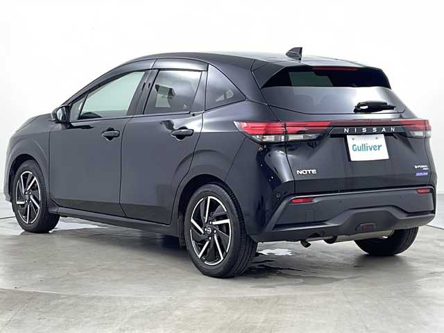 日産 ノート X FOUR 道央・札幌 2022(令4)年 5.9万km スーパーブラック ・社外ナビ&BT&CD&DVD&iPod&USB/・インテリジェントアラウンドビューモニター/・インテリジェントエマージェンシーブレーキ/・踏み間違い衝突防止アシスト/・標識検知機能/・インテリジェントFCW/・車線逸脱警報/・ふらつき警報/・車線逸脱防止支援システム/・フロント&バックソナー/・エマージェンシーストップシグナル/・インテリジェントルームミラー/・前席シートヒーター/・ステアリングヒーター/・ETC/・ステアリングスイッチ/・革巻きステアリング/・社外レーダー/・社外フロアマット/・LEDヘッドライト/・オートライト/・スマートキー/・スペアキー/・社外AW冬タイヤ積込