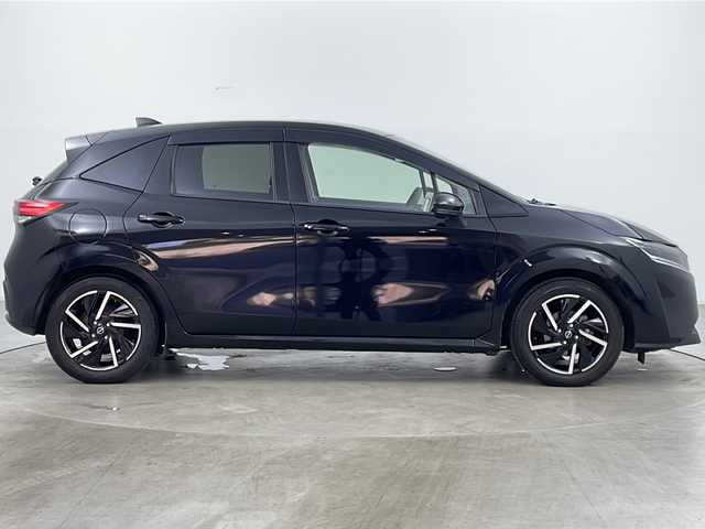 日産 ノート X FOUR 道央・札幌 2022(令4)年 5.9万km スーパーブラック ・社外ナビ&BT&CD&DVD&iPod&USB/・インテリジェントアラウンドビューモニター/・インテリジェントエマージェンシーブレーキ/・踏み間違い衝突防止アシスト/・標識検知機能/・インテリジェントFCW/・車線逸脱警報/・ふらつき警報/・車線逸脱防止支援システム/・フロント&バックソナー/・エマージェンシーストップシグナル/・インテリジェントルームミラー/・前席シートヒーター/・ステアリングヒーター/・ETC/・ステアリングスイッチ/・革巻きステアリング/・社外レーダー/・社外フロアマット/・LEDヘッドライト/・オートライト/・スマートキー/・スペアキー/・社外AW冬タイヤ積込